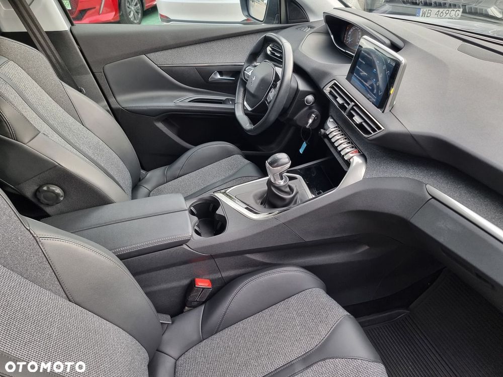 Peugeot 5008 1.2 PureTech Allure S&S - 19