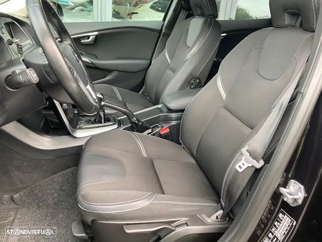 Volvo V40 T2 Momentum - 31