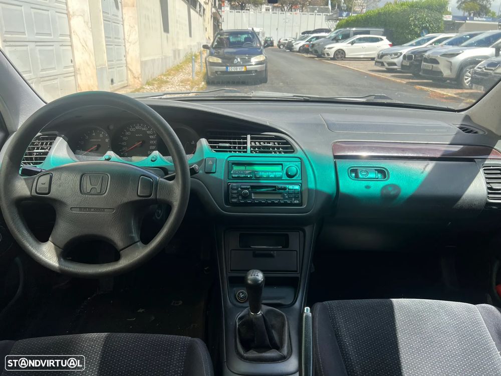 Honda Accord 1.8 LS - 5