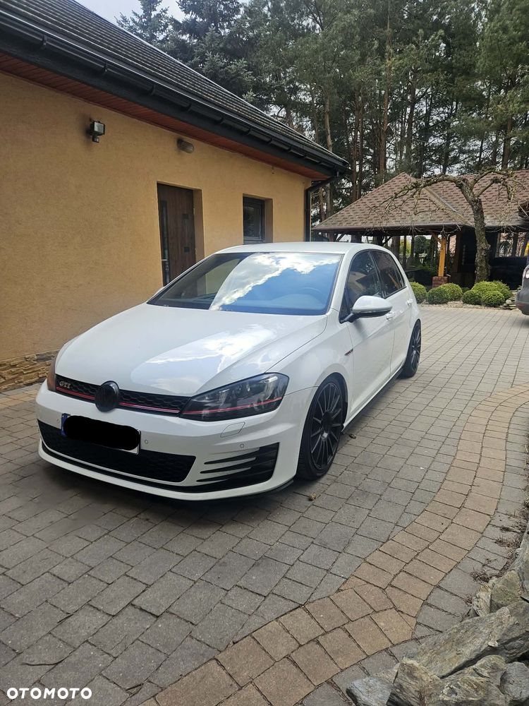 Volkswagen Golf - 2