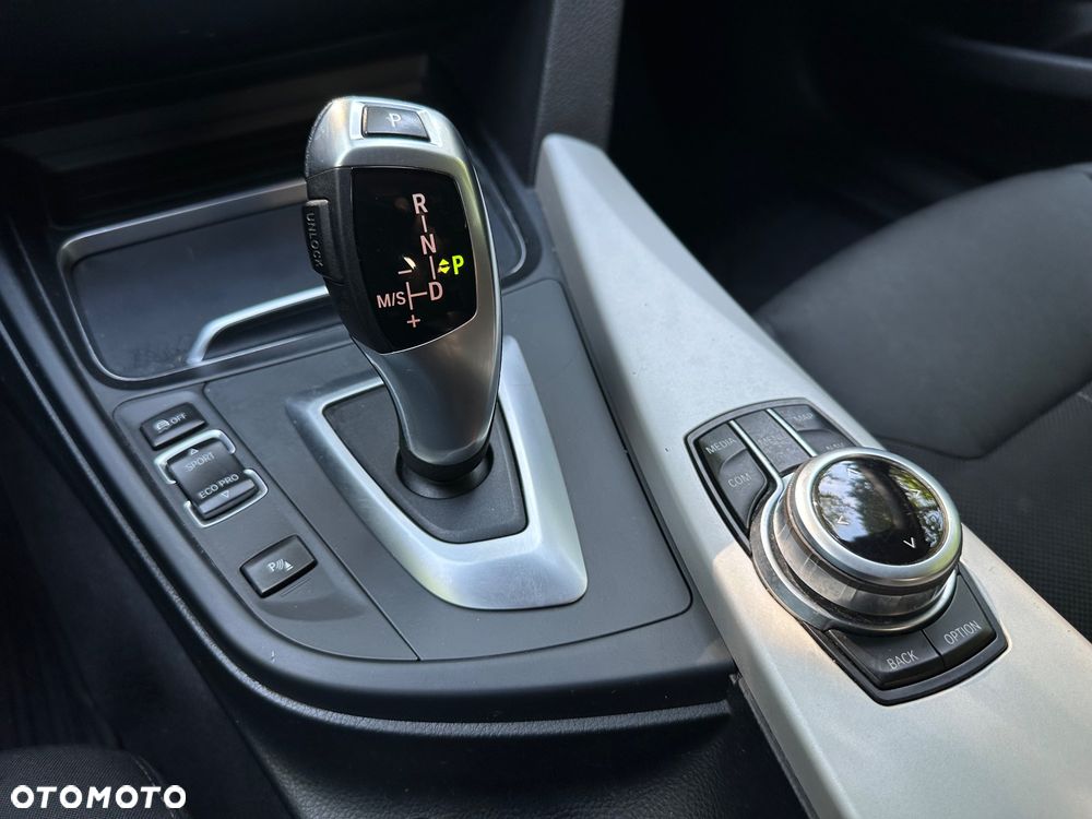 BMW 3GT 318d Luxury Line - 12