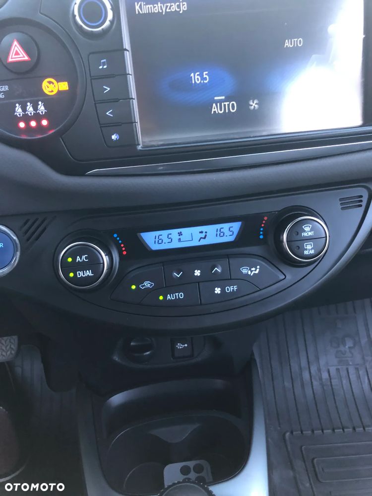 Toyota Yaris Hybrid 100 Selection Passion - 23
