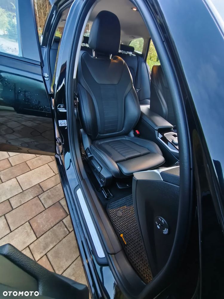 BMW Seria 3 330e Sport Line - 19