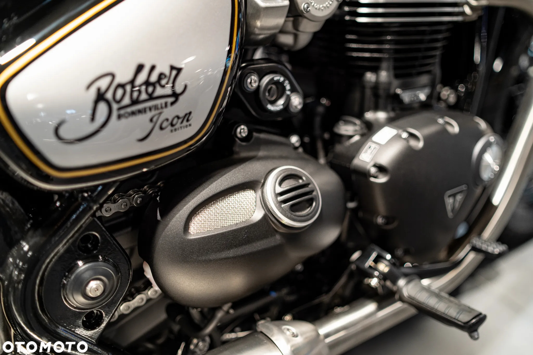 Triumph Bonneville Bobber - 23
