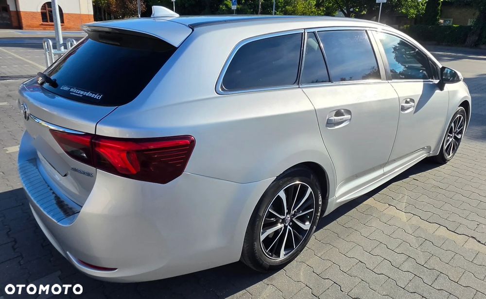 Toyota Avensis 1.8 Premium MS - 10