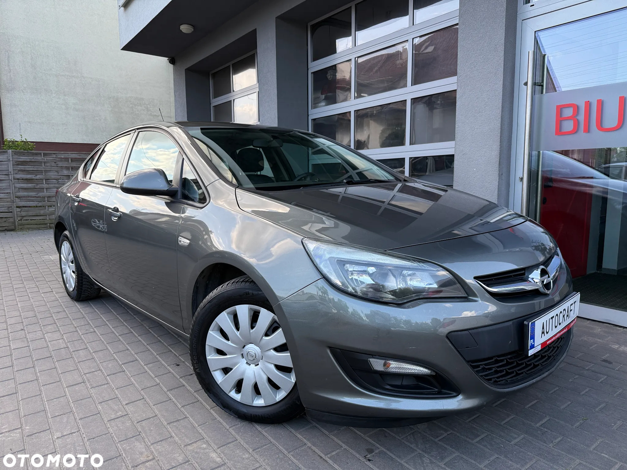 Opel Astra IV 1.4 T Business EU6 - 15