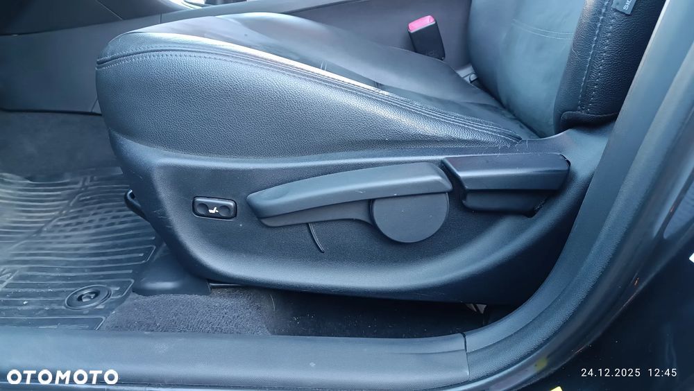 Toyota Avensis 1.8 Premium - 35