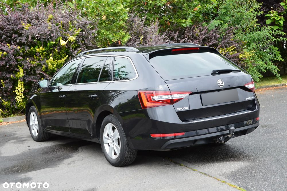 Skoda Superb 1.6 TDI DSG Ambition - 19