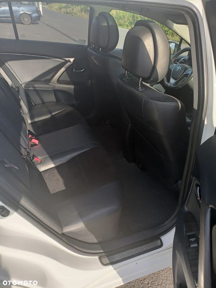 Toyota Avensis 2.0 Business Edition - 11