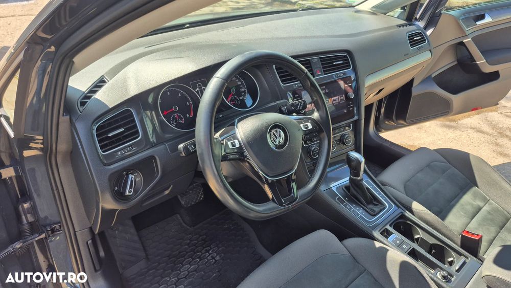 Volkswagen Golf - 10