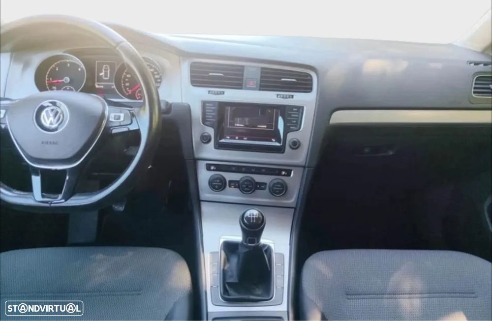 VW Golf 1.6 TDi Trendline BlueMotion - 6
