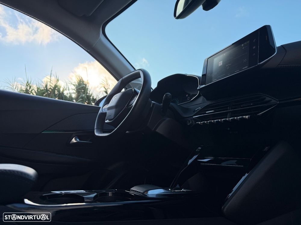 Peugeot e-208 Allure Pack - 23