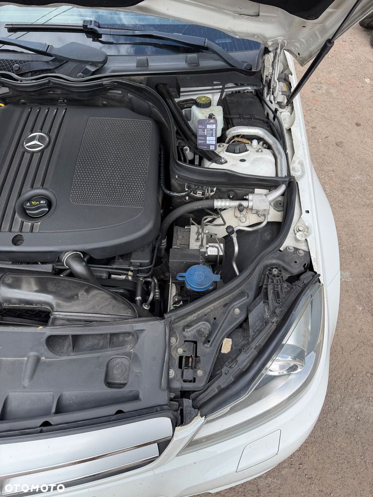 Mercedes-Benz Klasa C 220 CDI DPF BlueEFFICIENCY 7G-TRONIC Edition 1 - 37