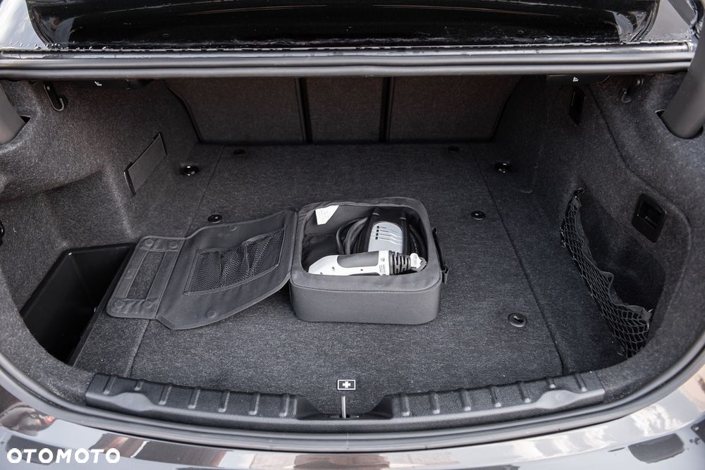 BMW Seria 3 330e iPerformance M Sport - 32