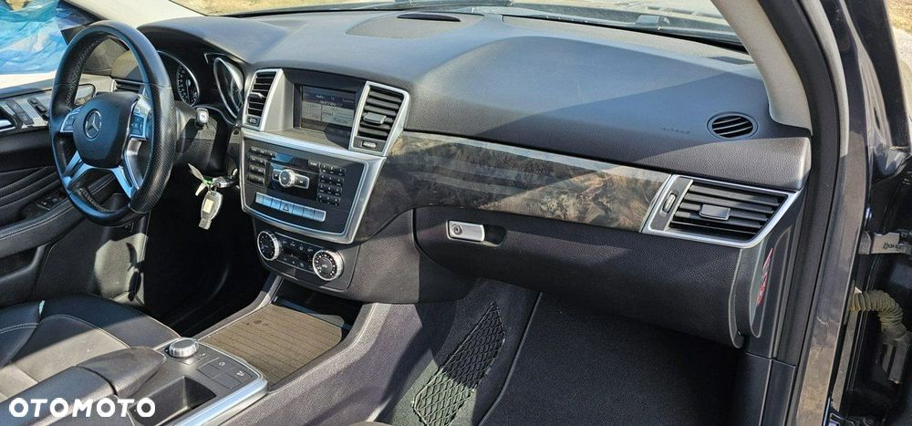 Mercedes-Benz ML - 14