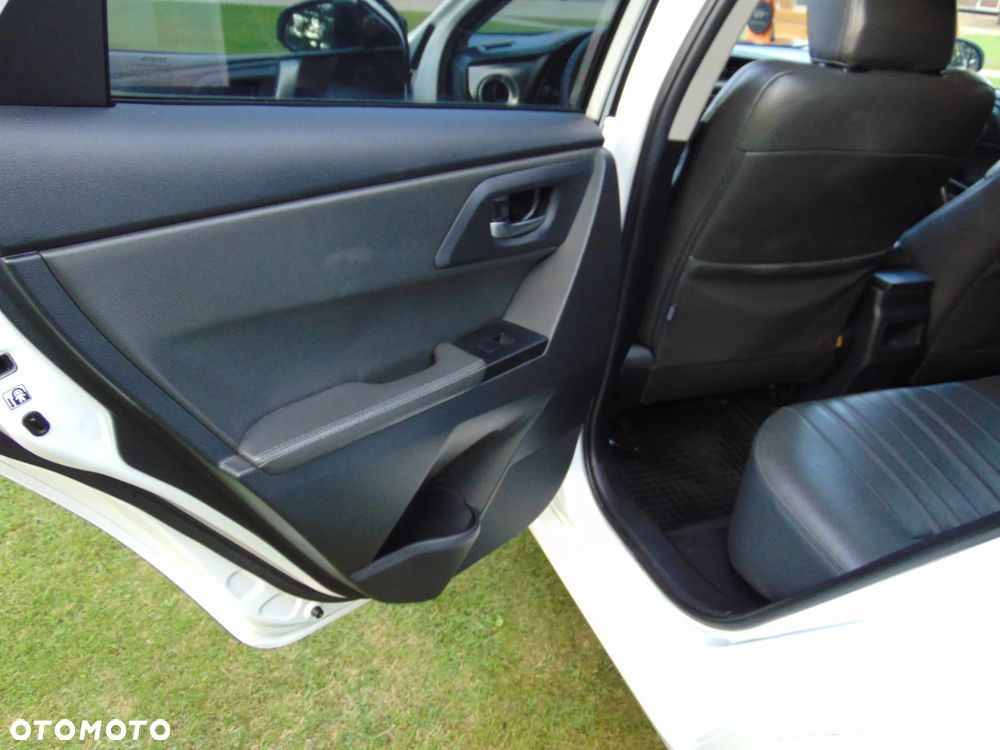 Toyota Auris 1.4 D-4D Luna - 24