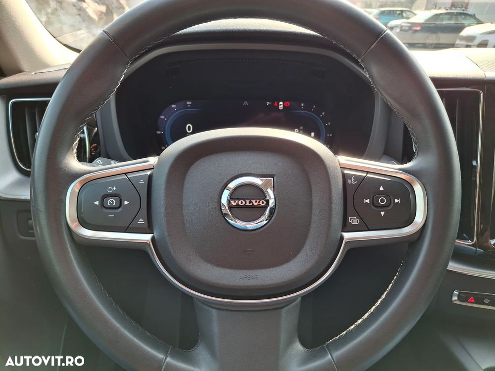 Volvo XC 60 B4 MHEV Momentum - 16