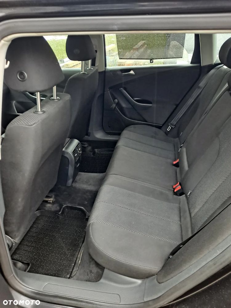 Volkswagen Passat 1.6 TDI DPF BlueMot Comfortline - 11