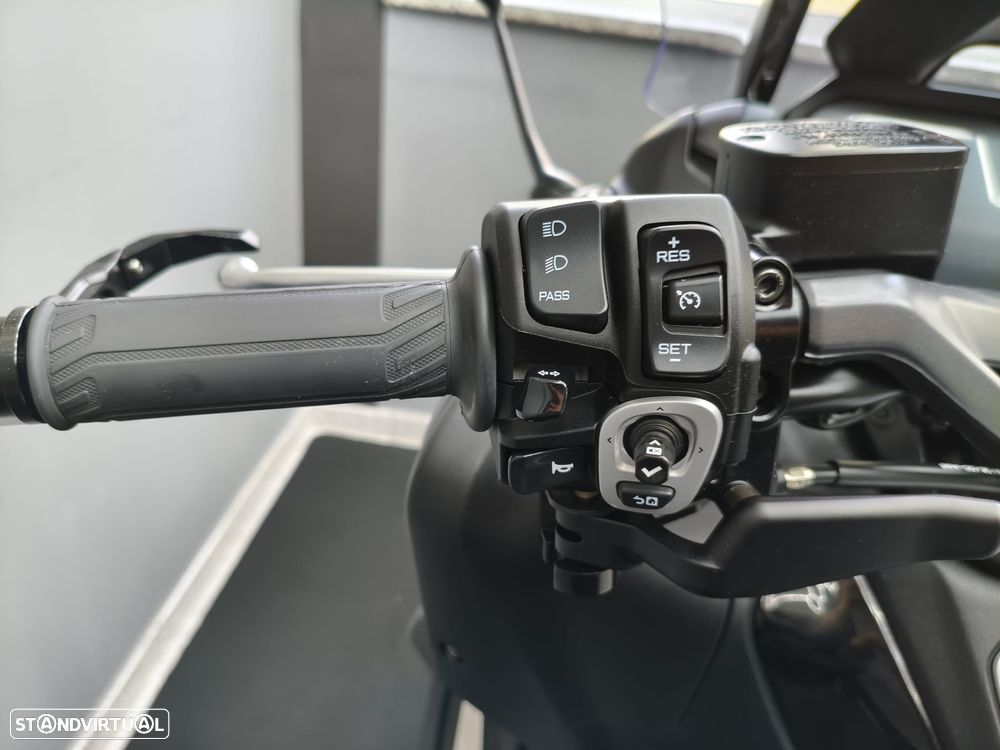 Yamaha TMAX Tech Max - 13
