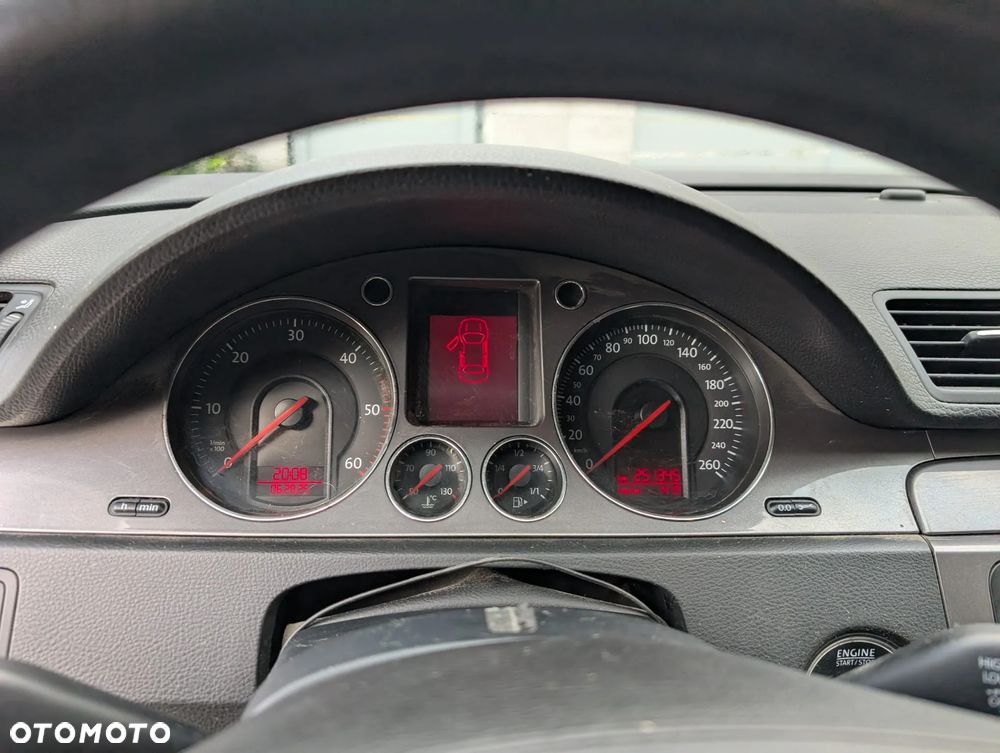 Volkswagen Passat 2.0 TDI DPF Trendline - 8