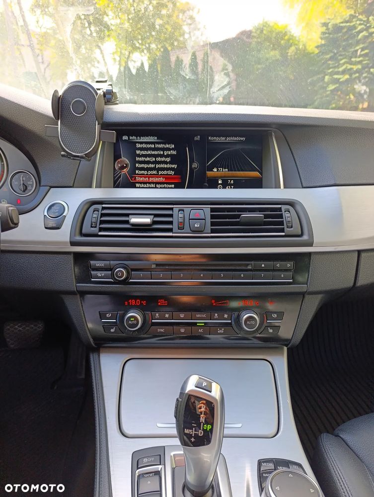 BMW Seria 5 520d xDrive Touring - 12