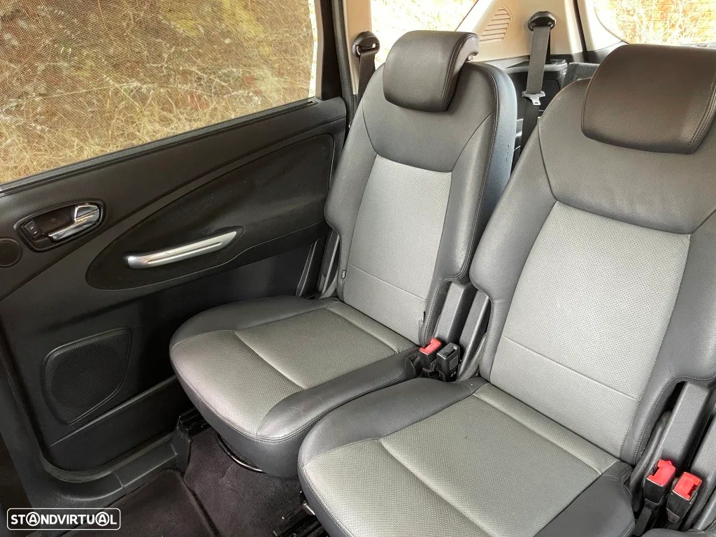 Ford S-Max 1.8 TDCi Titanium 7L - 39