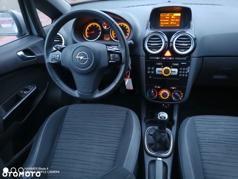 Opel Corsa 1.2 16V Cosmo - 11