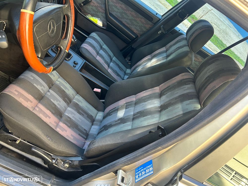 Mercedes-Benz 200 - 6
