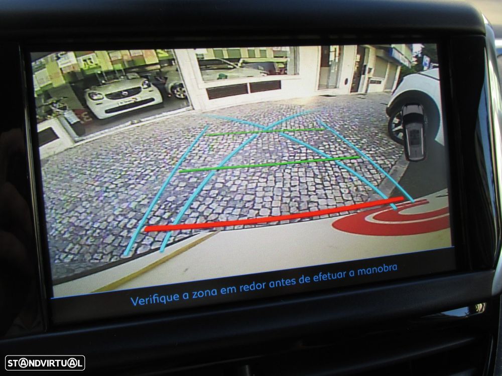 Peugeot 2008 1.2 PureTech Signature - 4