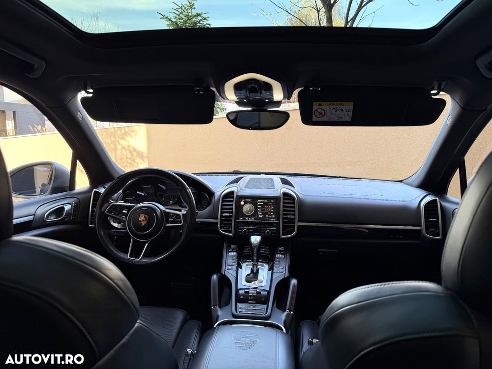 Porsche Cayenne 3.0 L - 8