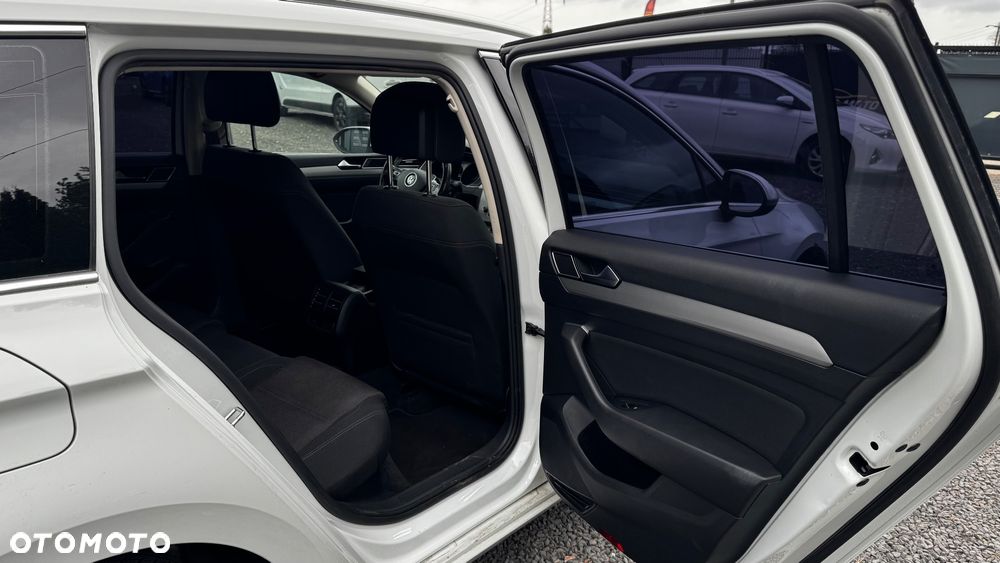 Volkswagen Passat - 25