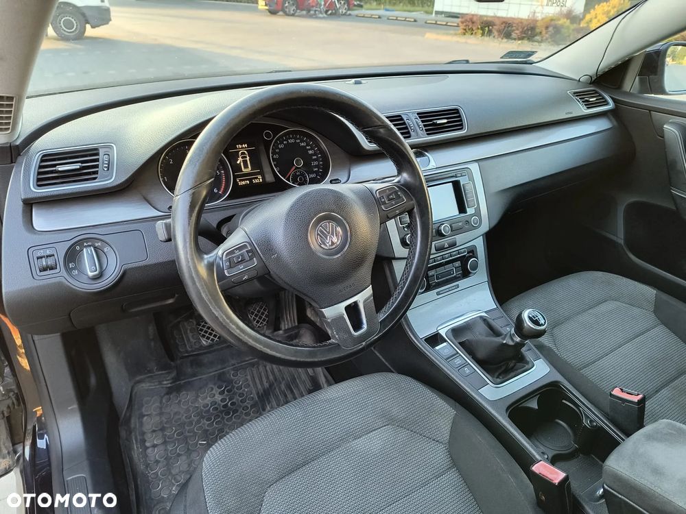 Volkswagen Passat 2.0 TDI Comfortline - 17