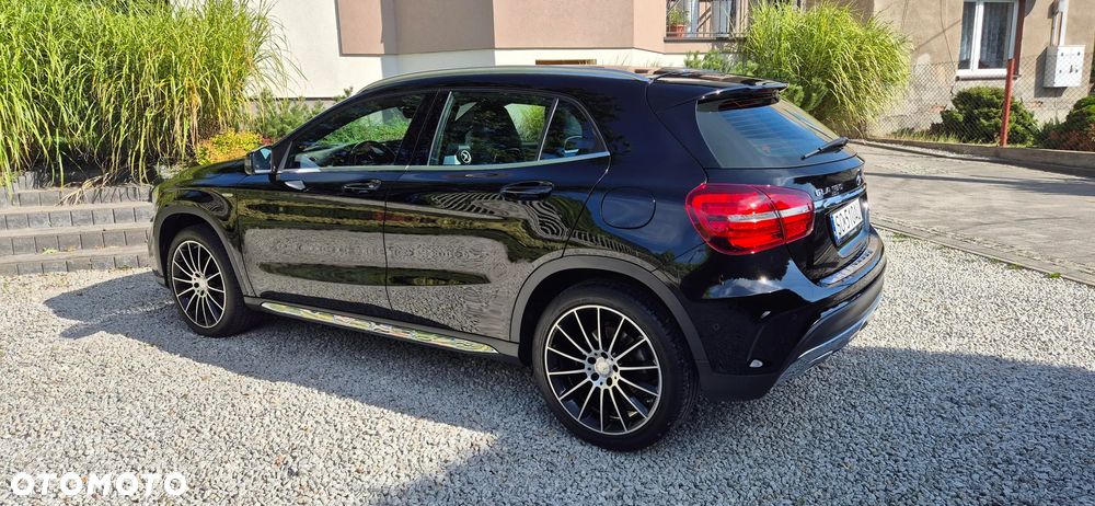 Mercedes-Benz GLA 180 7G-DCT AMG Line - 8