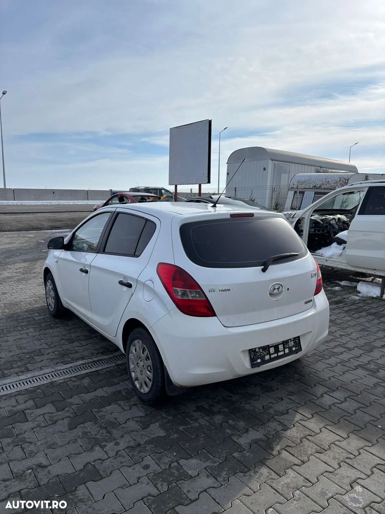 Dezmembram Hyndai I20 1.4 diesel din 2011 - 3