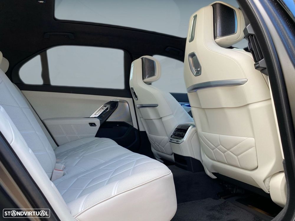 BMW 760 M760e xDrive - 27