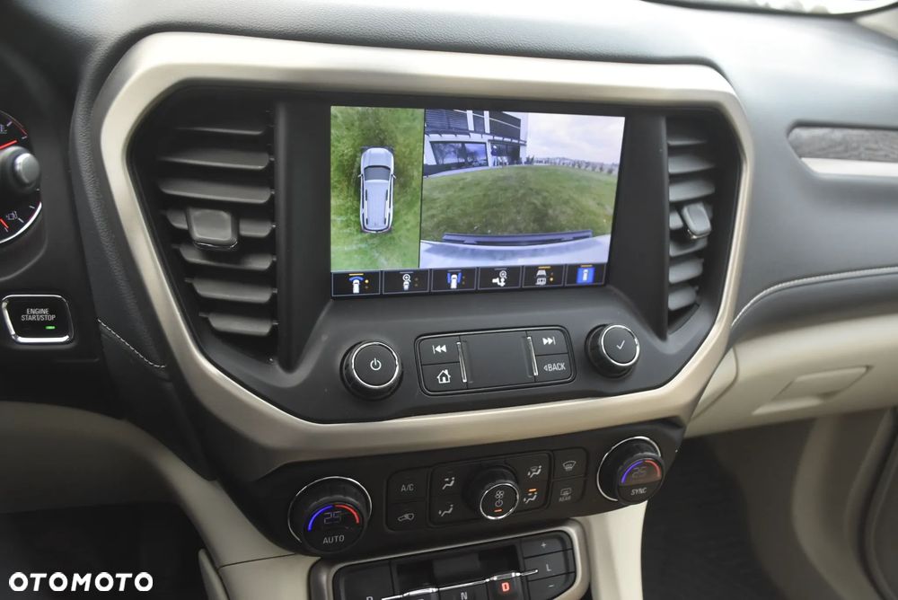 GMC Acadia - 16