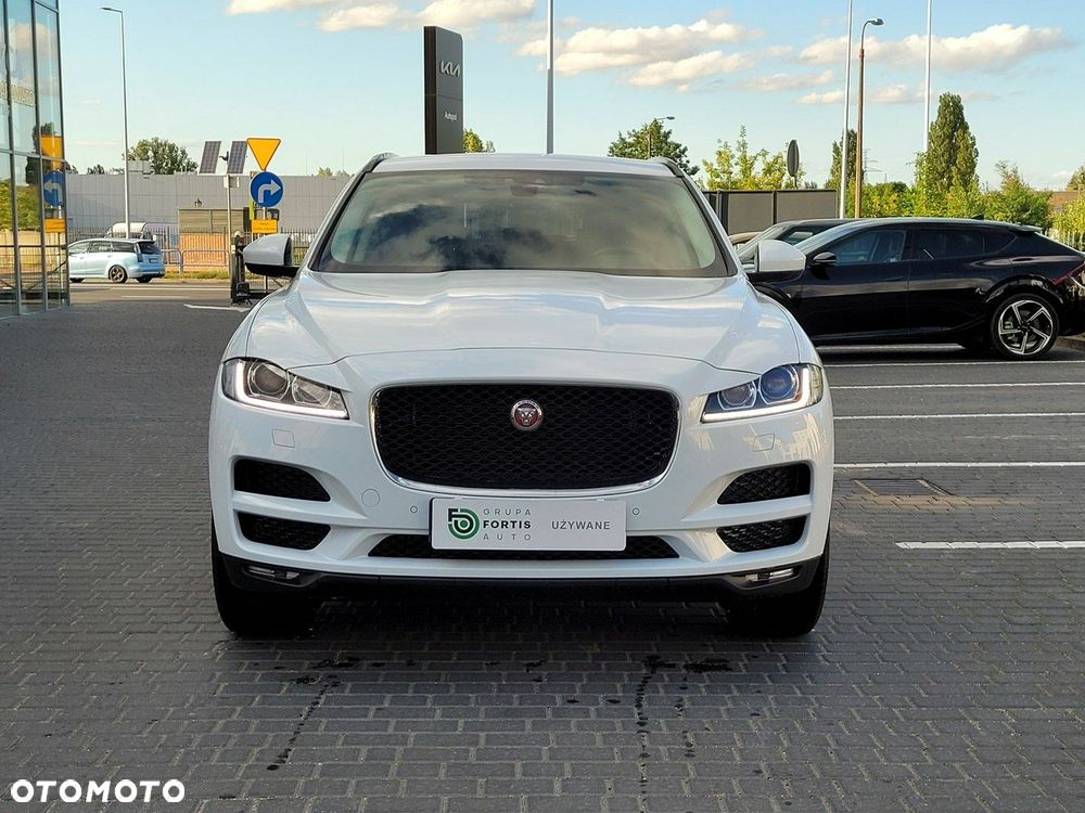 Jaguar F-Pace - 8
