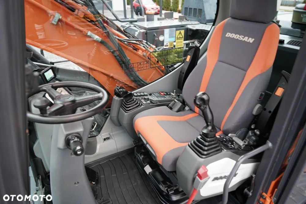 Doosan DX 140W / KOPARKA KOŁOWA / ROTOTIL / JOYSTICK / POWERTILT OBROTNICA / 2019 ROK / - - 27