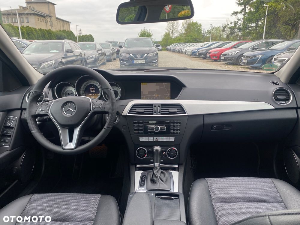 Mercedes-Benz Klasa C 180 CGI Automatik BlueEFFICIENCY Avantgarde - 27
