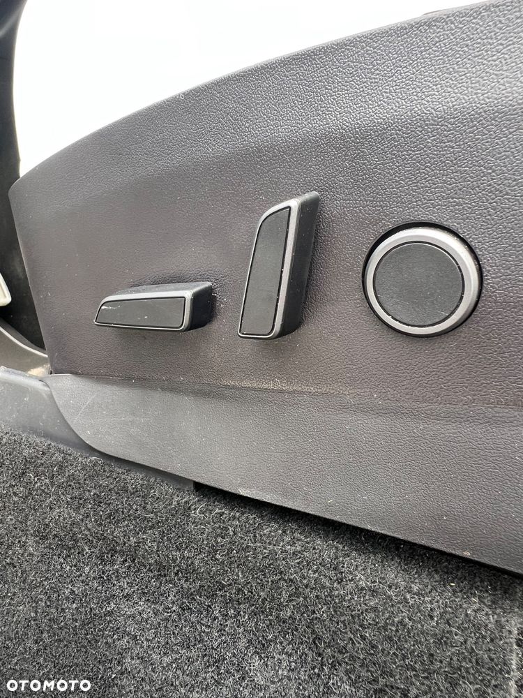Tesla Model Y Performance AWD - 16