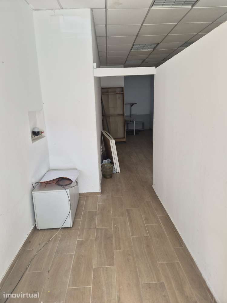 Imóvel comercial no rés do chão em Queluz - Grande imagem: 2/7
