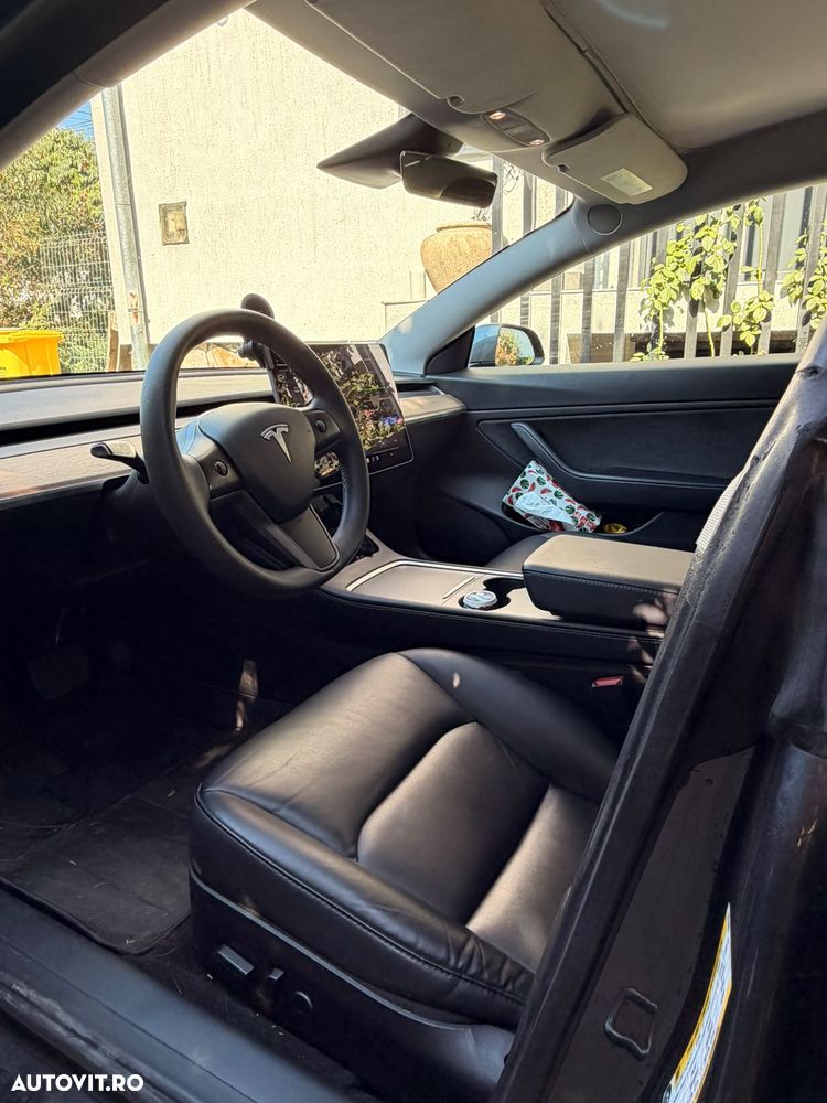 Tesla Model 3 - 4