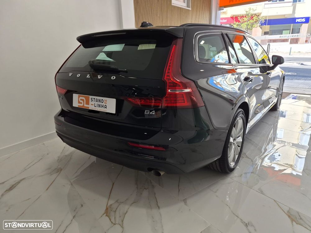 Volvo V60 2.0 B4 Momentum Core Geartronic - 4