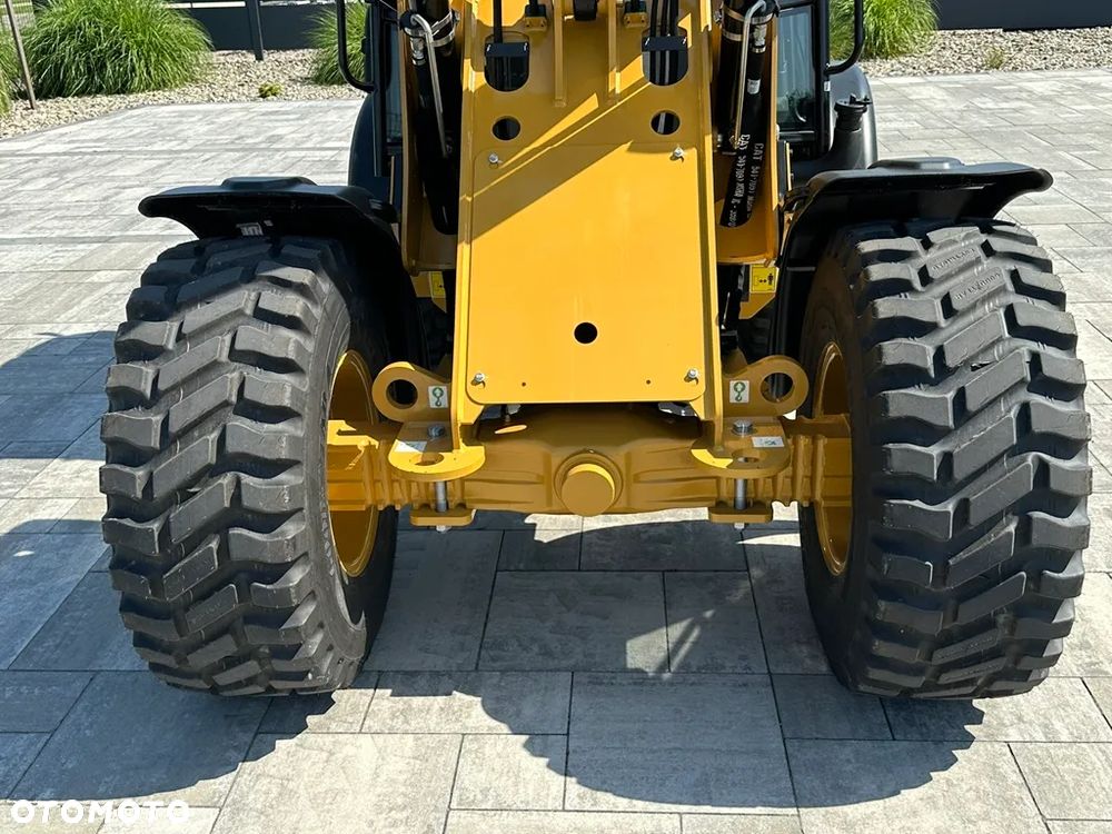 Caterpillar 906 - 11