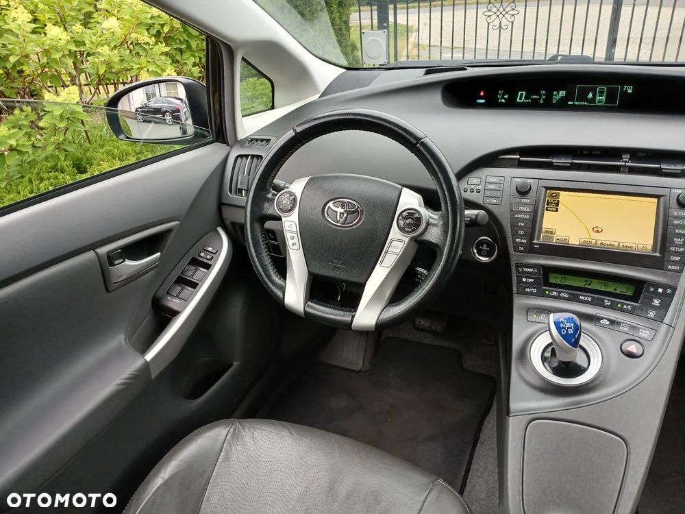 Toyota Prius (Hybrid) Executive - 32