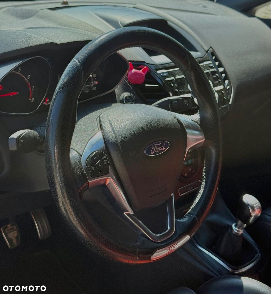 Ford Fiesta ST - 10