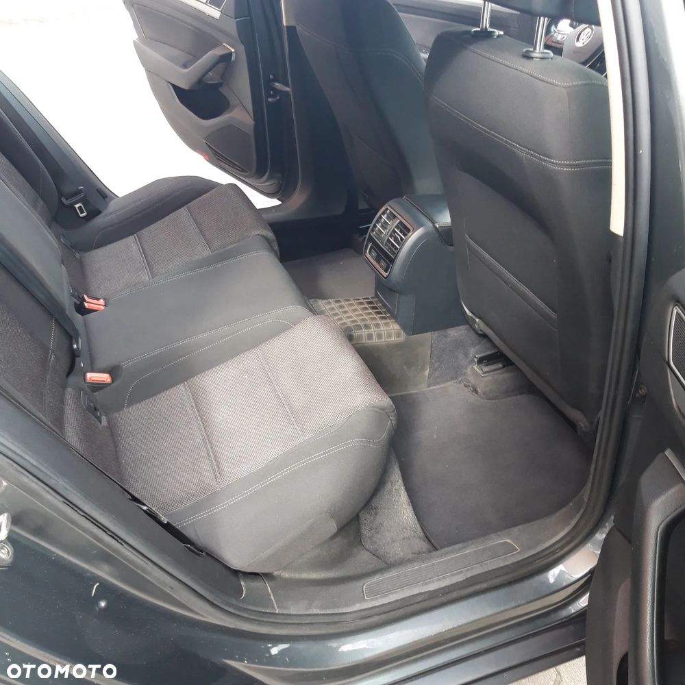 Volkswagen Passat - 17