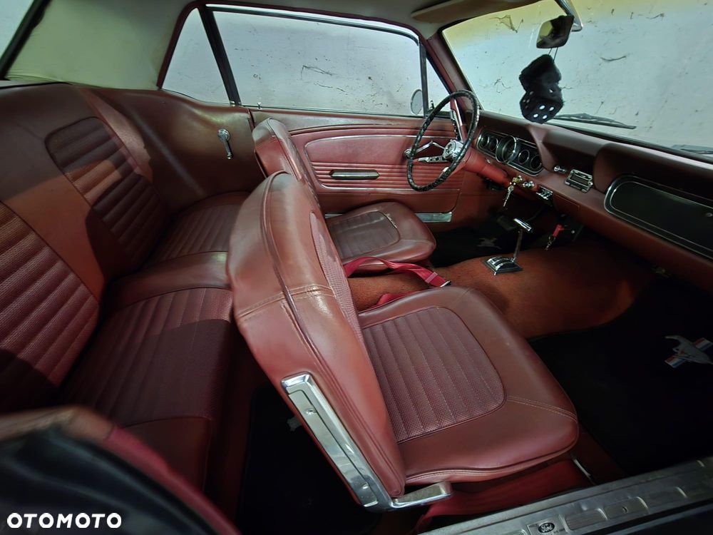 Ford Mustang - 32