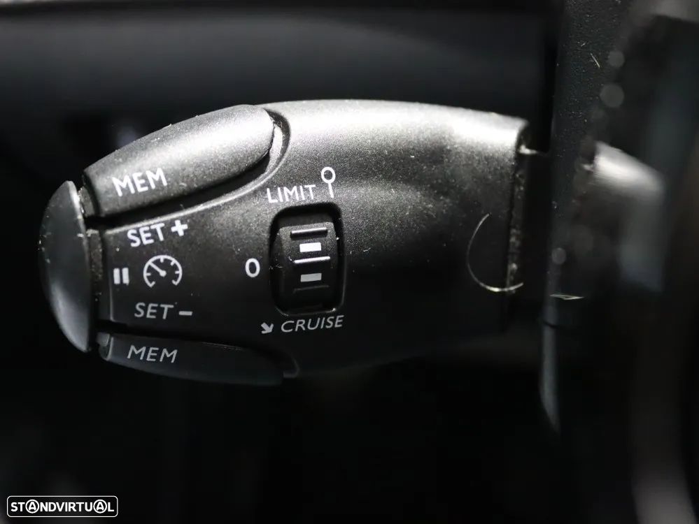 Peugeot 2008 1.2 PureTech Allure Pack - 21