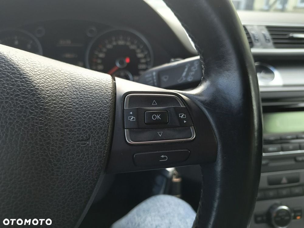 Volkswagen Passat - 20
